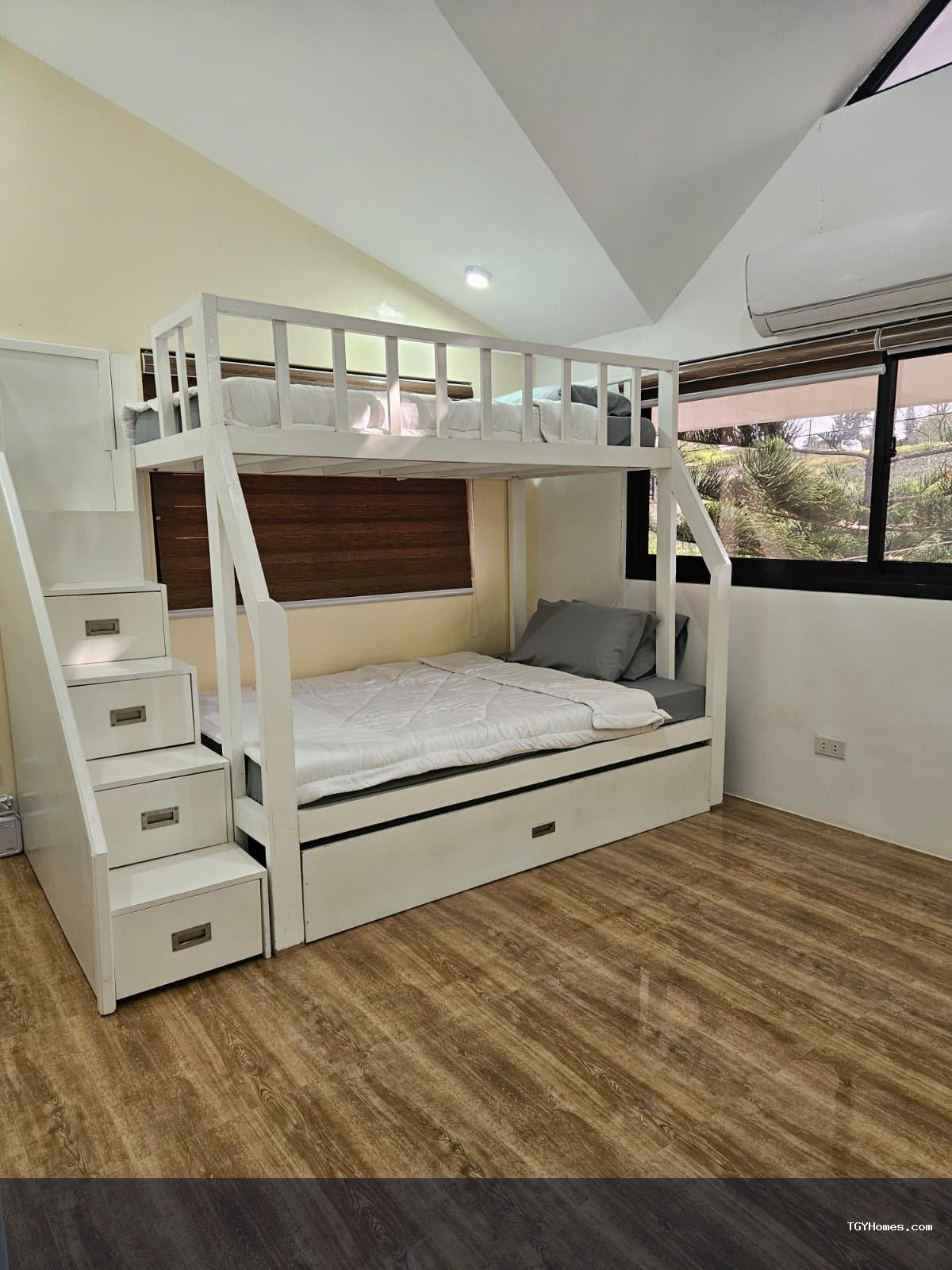 5bedrooms 5bathroom With jacuzzi