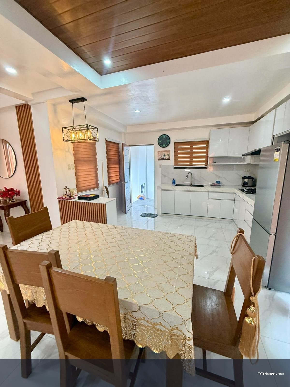4bedrooms 5bathroom Inside village
